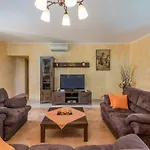 Villa Vernier With Private Pool And Jacuzzi Kringa