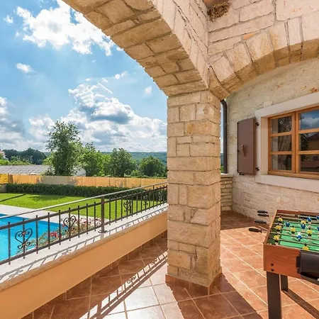Willa Vernier With Private Pool And Jacuzzi