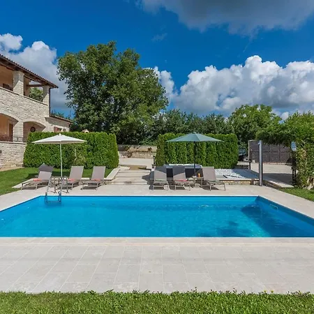 Vernier With Private Pool And Jacuzzi