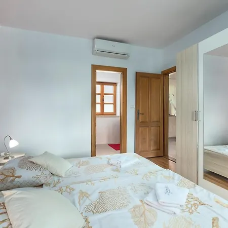 Villa Vernier With Private Pool And Jacuzzi Kringa