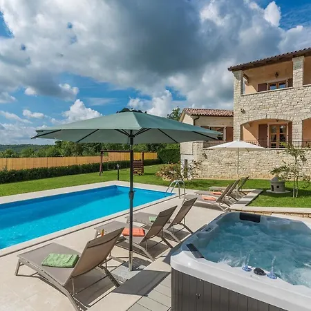 Vernier With Private Pool And Jacuzzi *