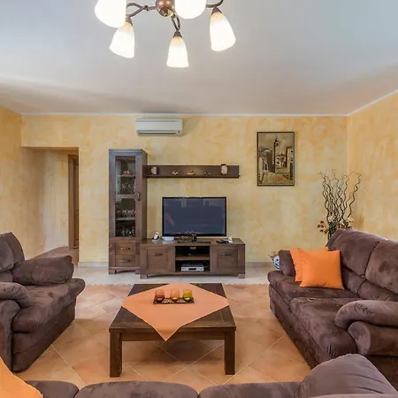 Villa Vernier With Private Pool And Jacuzzi Kringa