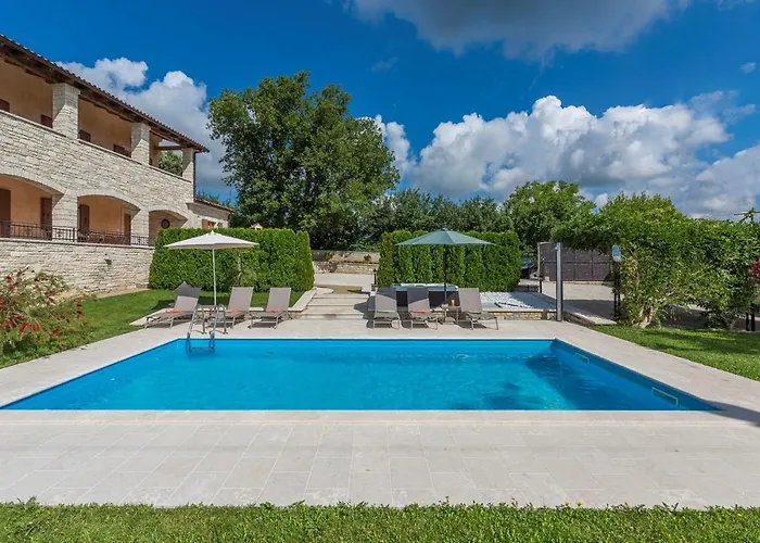 Vernier With Private Pool And Jacuzzi