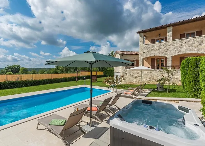 Vernier With Private Pool And Jacuzzi *