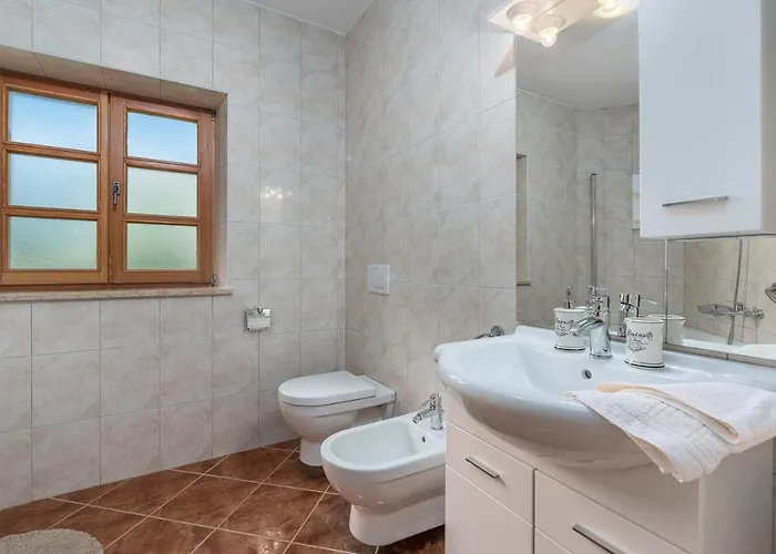 Vila Vernier With Private Pool And Jacuzzi Kringa